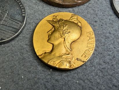Ensemble de 6 médailles en bronze.
D: 5 à...