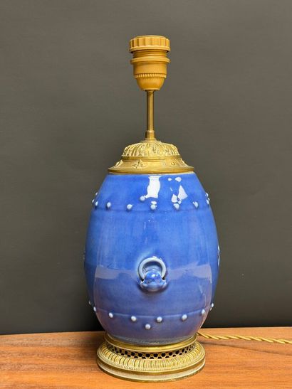 Pied de lampe en porcelaine de Chine et monture...