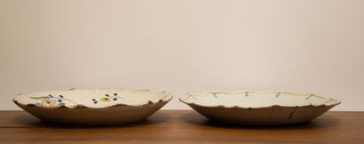 Deux assiettes en faïence XVIII° à décor...