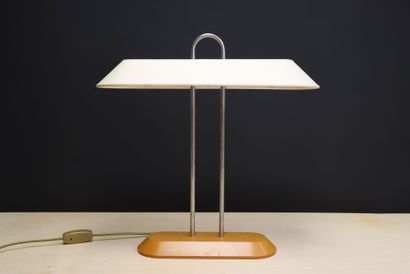 Lampe de salon moderne. 
H. :46 cm.