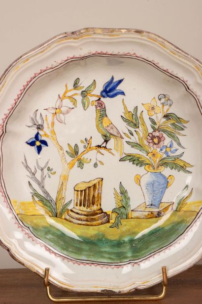 Italie XIX°
Deux assiettes en faïence chantournée...