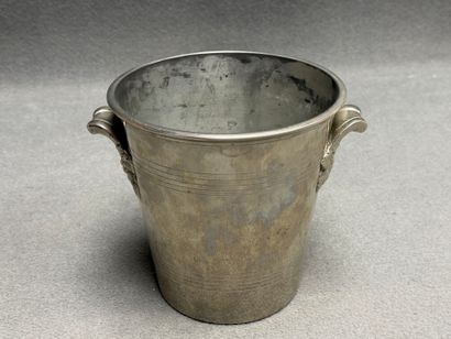 Seau à Champagne en métal argenté, les prises...