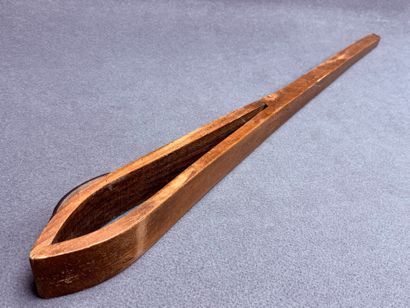 Pince de sellier en bois pliante. 
L. :97...