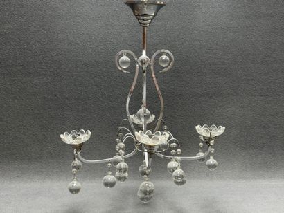 Lustre en métal chromé à quatre lumières...