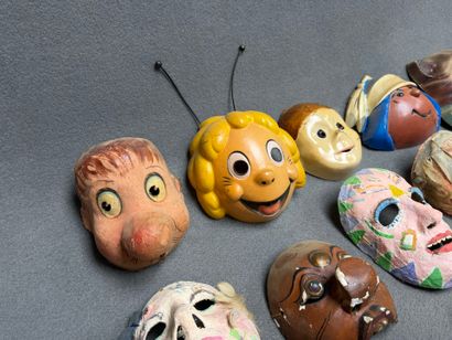 Collection de masques:
- 3 masques enfantins...