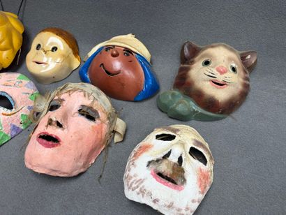 Collection de masques:
- 3 masques enfantins...