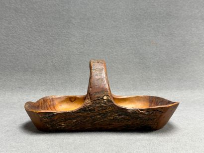 VALLAURIS - Tony BAIN. 
Panier en bois d'olivier
16...