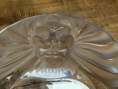LALIQUE France. 
Vide poche en cristal pressé...
