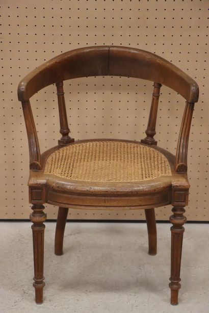 Fauteuil de bureau, assise cannée. 
H. :...