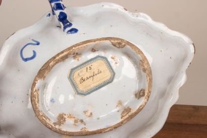 Ensemble de trois saucières en faïence du...