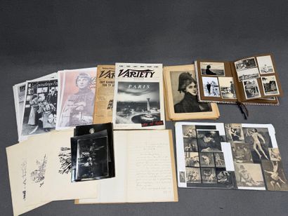 Lot de documents, journaux, partitions de...
