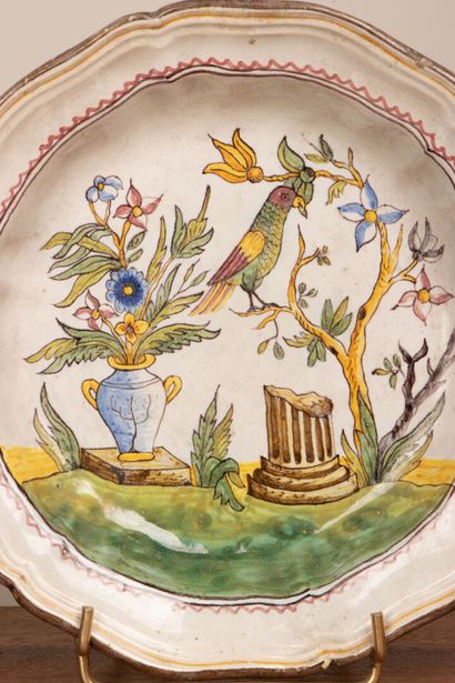 Italie XIX°
Deux assiettes en faïence chantournée...