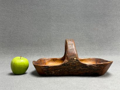 VALLAURIS - Tony BAIN. 
Panier en bois d'olivier
16...