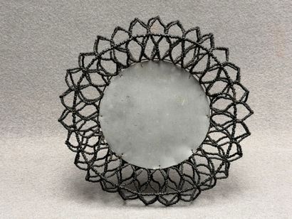 Couronne souvenir en fil de fer perlé 
Vers...