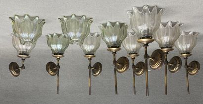 Huit appliques et deux tulipes en plus. 
H....