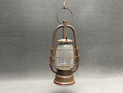 Lampe tempête. 
H. :40 cm.