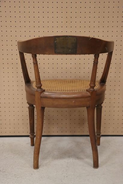 Fauteuil de bureau, assise cannée. 
H. :...