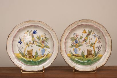 Italie XIX°
Deux assiettes en faïence chantournée...