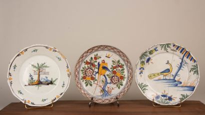 Ensemble de trois assiettes décoratives en...