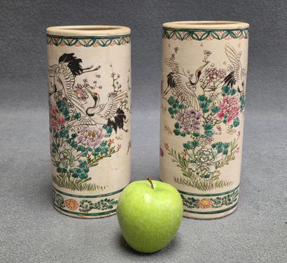 JAPON début XX° 
Paire de vases rouleaux...