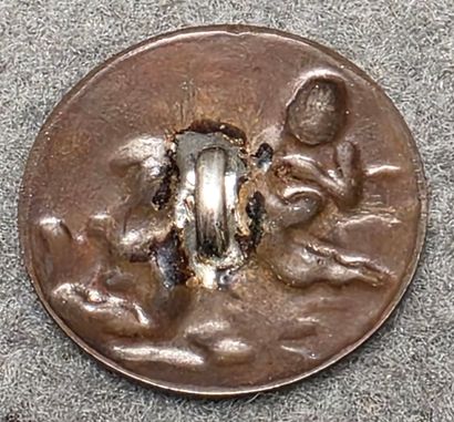 Bouton en bronze patiné japonais figurant...