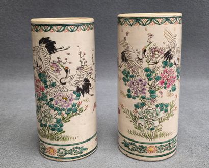 JAPON début XX° 
Paire de vases rouleaux...