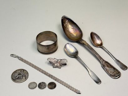 Lot d'argent comprenant
- un bracelet 925°/00...