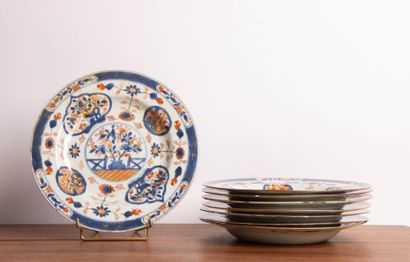 Huit assiettes en porcelaine de Chine décor...