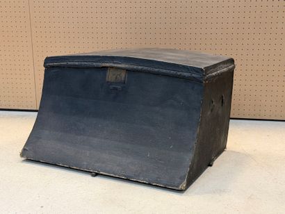 Malle de coffre de voiture ancienne.
50 x...