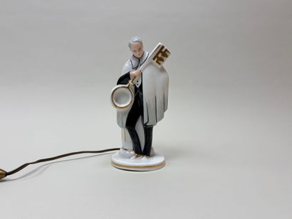 LIMOGES: Veilleuse en porcelaine représentant...
