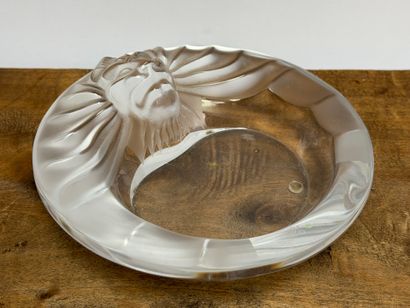 LALIQUE France. 
Vide poche en cristal pressé...