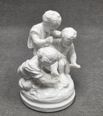 Groupe en porcelaine : Les enfants joueurs.
H:...