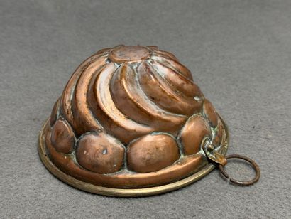 Moule à gâteau en cuivre
H. : 7 cm. D. :...