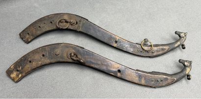 Deux éléments d'attelage de chevaux à décor...