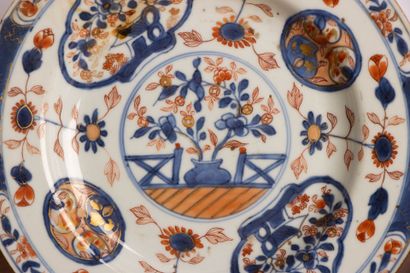 Huit assiettes en porcelaine de Chine décor...