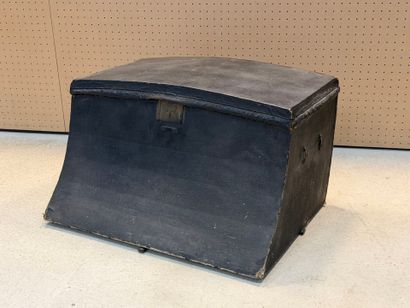Malle de coffre de voiture ancienne.
50 x...