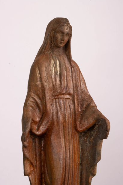 Vierge.
Statuette en fonte
H. :59 cm.
