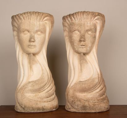 Paire de bustes de femmes formant jardinières,...