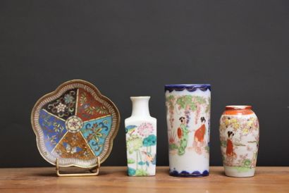 Coupelle en émaux cloisonnés et trois petits...