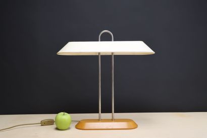 Lampe de salon moderne. 
H. :46 cm.