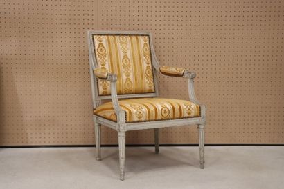 Fauteuil dossier carré à la Reine
Epoque...