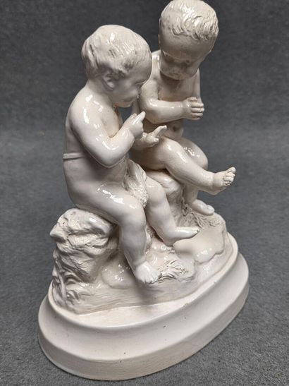 Groupe en faïence fine: deux putti .
22 x...