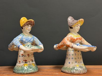 NEVERS XIX°
Deux salières poivrières en faïence....