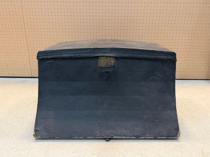 Malle de coffre de voiture ancienne.
50 x...
