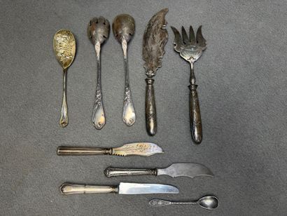 Ensemble de quatre pièces de service en métal...