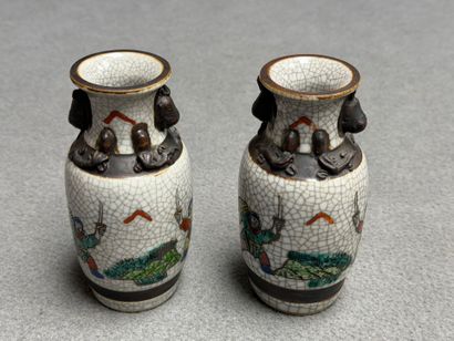 Petite paire de vases en porcelaine de Nankin....