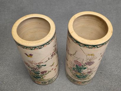JAPON début XX° 
Paire de vases rouleaux...