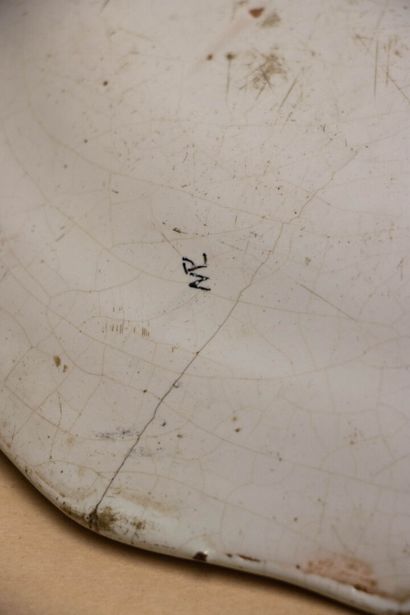 Deux assiettes en faïence XIX°
D. :26 cm....