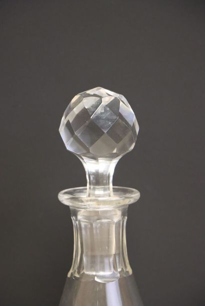 Paire de carafes. 
H. :26 cm.