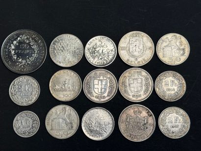 Lot de pièces en argent. françaises et européennes.
Poids:...